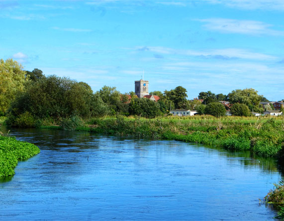 Image showing the River Avon at Ringwood with the Church in the background
